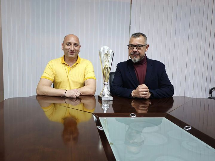 Новото ръководство на Община „Тунджа“ възстановява турнира по футбол „Купата на петте кмета“. Той ще се състои на 19 април 2024 г., на стадиона в с. Кабиле.

Покани...